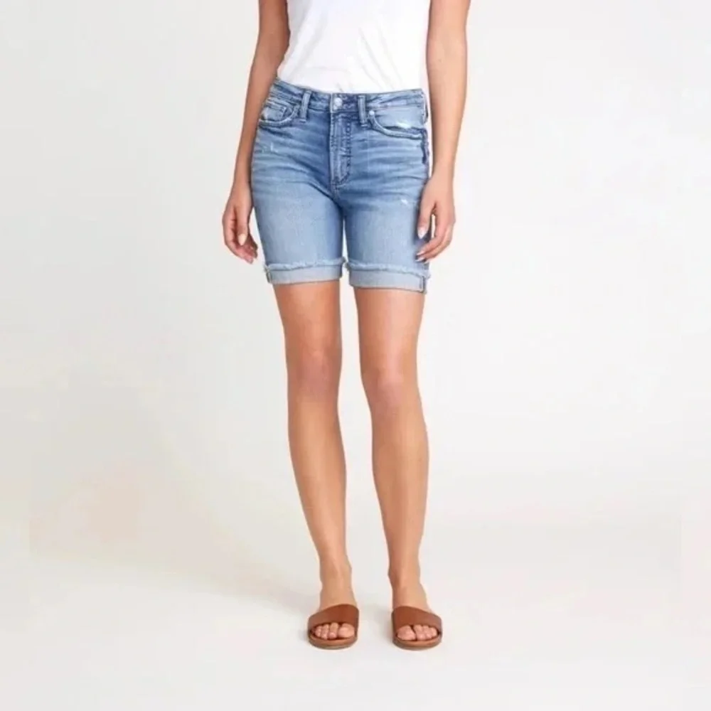 SILVER JEANS CO | Sure Thing Long Shorts Size 27